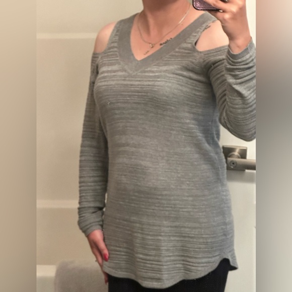 Ricki’s off the shoulder ladies shirt - Picture 2 of 6